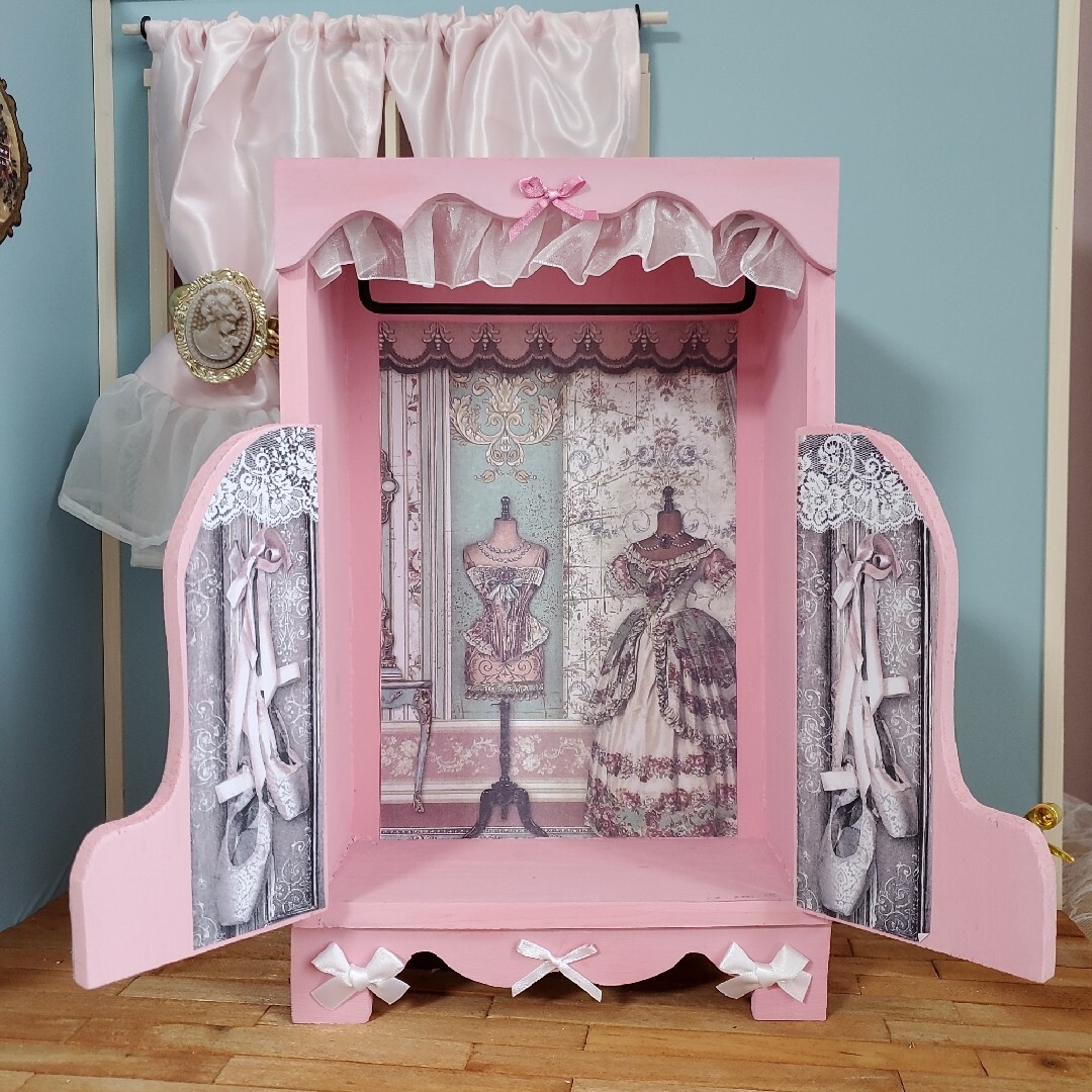 ドール用クローゼット+°*ピンク+*姫系*ドールハウスやブライス,リカ