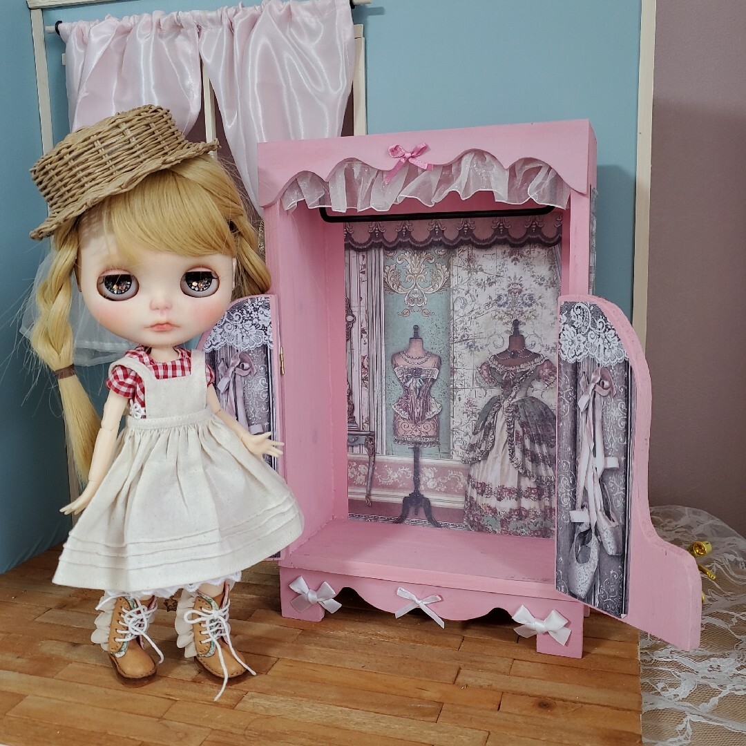 ドール用クローゼット+°*ピンク+*姫系*ドールハウスやブライス,リカ
