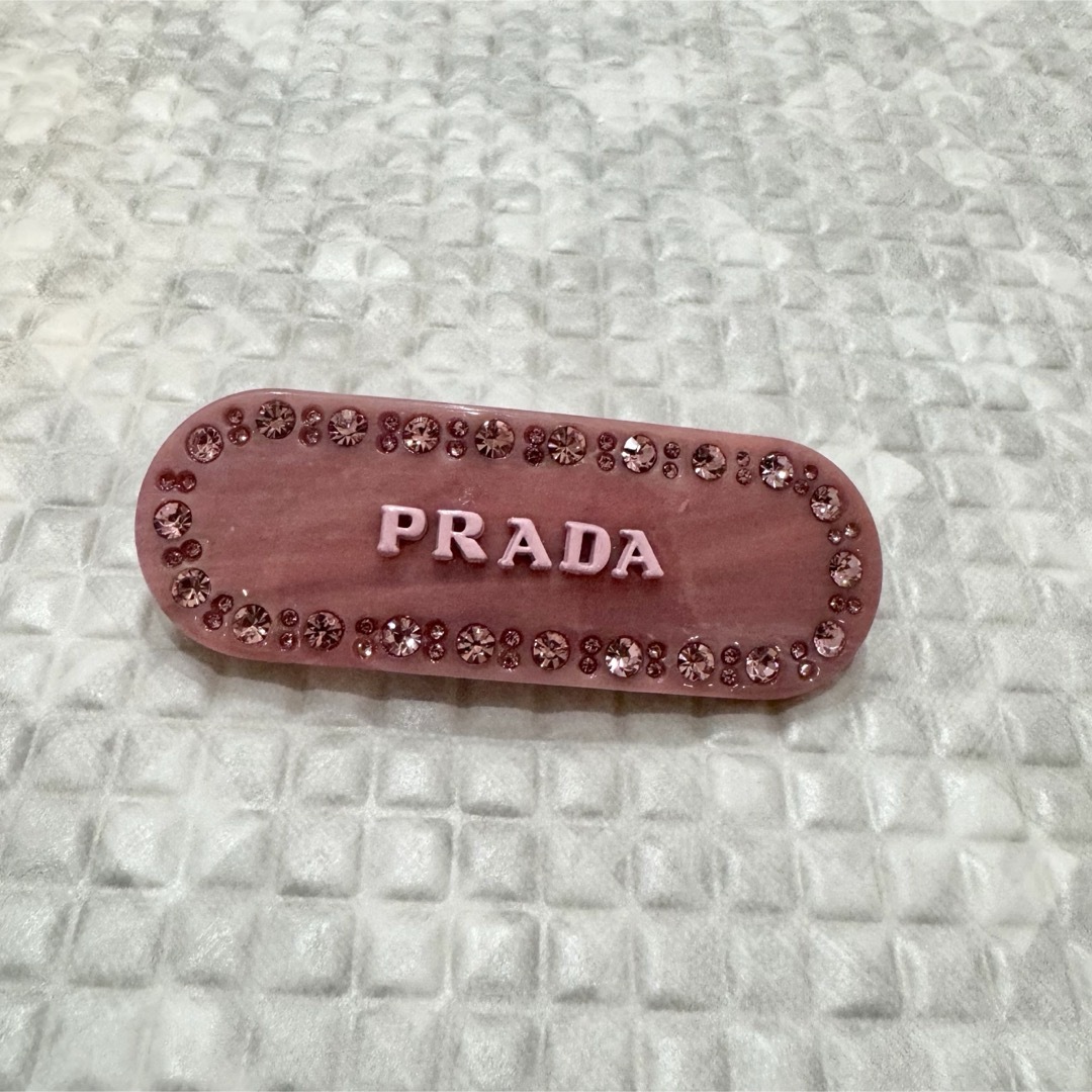 大人気！！】プラダ ヘアピン ピンクの通販 by emi's shop｜ラクマ