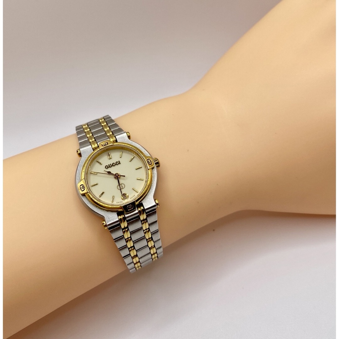 GUCCI - GUCCI グッチ アイボリー文字盤 デイト QZ 9000L 2ERY 腕時計