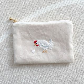 ハンドメイド 手刺繍 にわとり 刺繍 ファスナーポーチ メイクポーチ