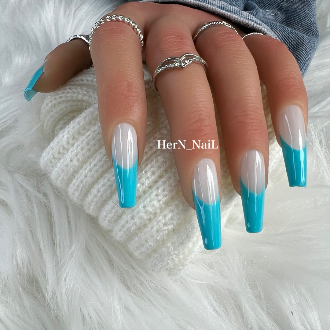 ターコイズブルーフレンチネイルチップの通販 by HerN｜ラクマ