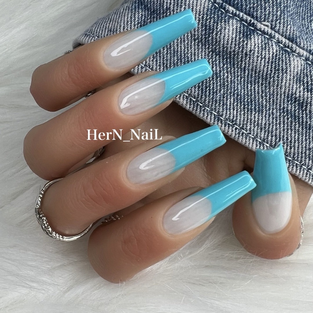 ターコイズブルーフレンチネイルチップの通販 by HerN｜ラクマ