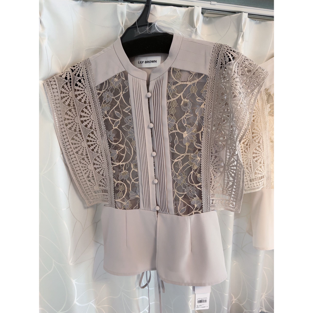Lily Brown - スイッチングレースブラウス の通販 by うさぴょんにゃん