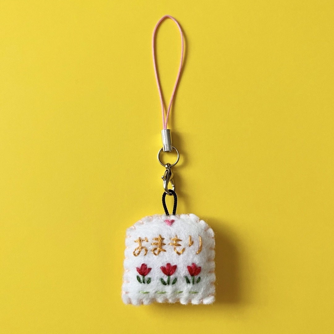 ⭐️小さなお守り チューリップ🌷 フェルト ストラップの通販 by