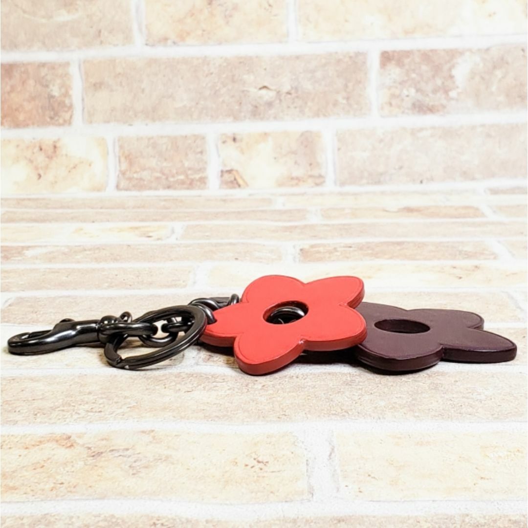 COACH - コーチ ☆ フラワー レザー キーチャーム キーホルダー 花