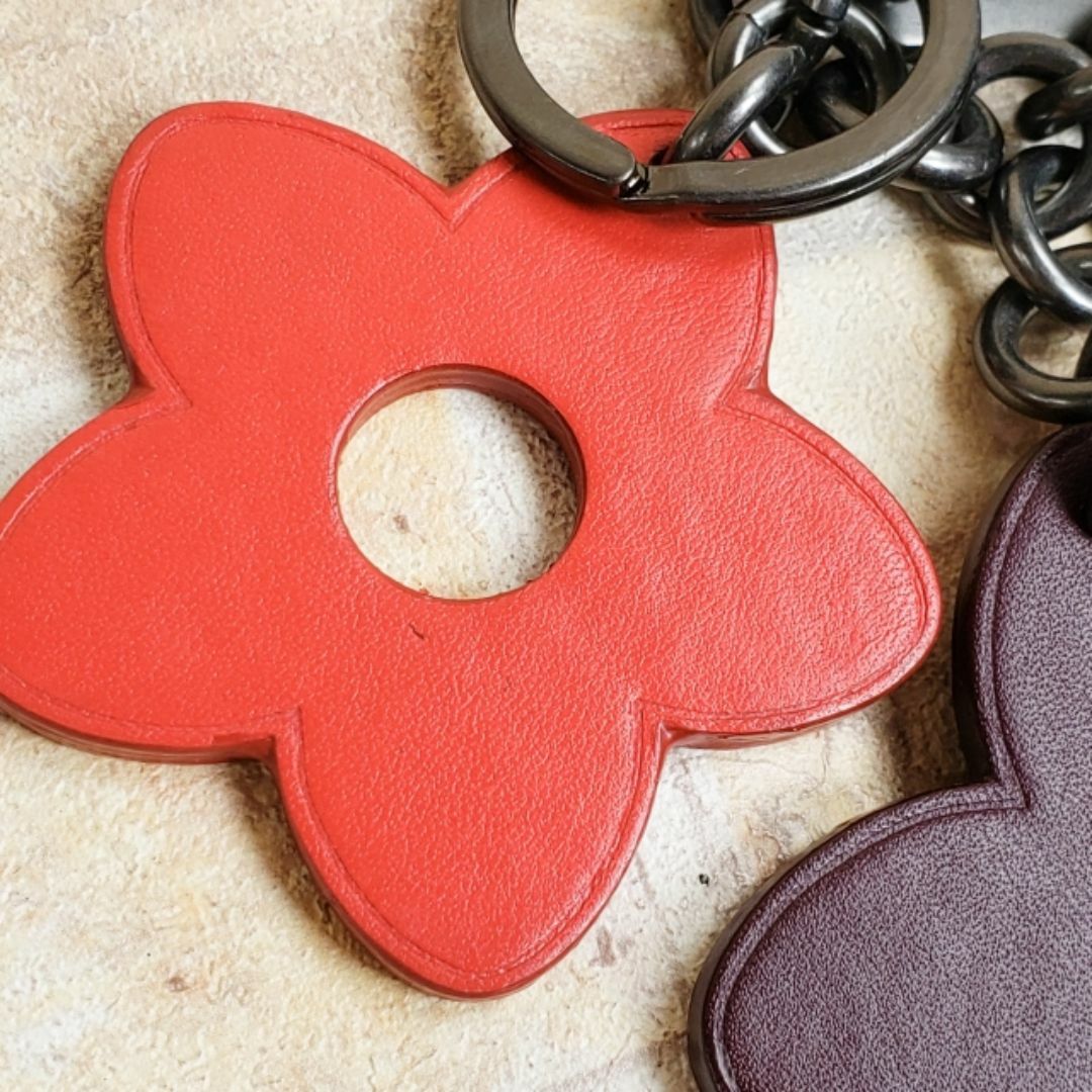 COACH - コーチ ☆ フラワー レザー キーチャーム キーホルダー 花