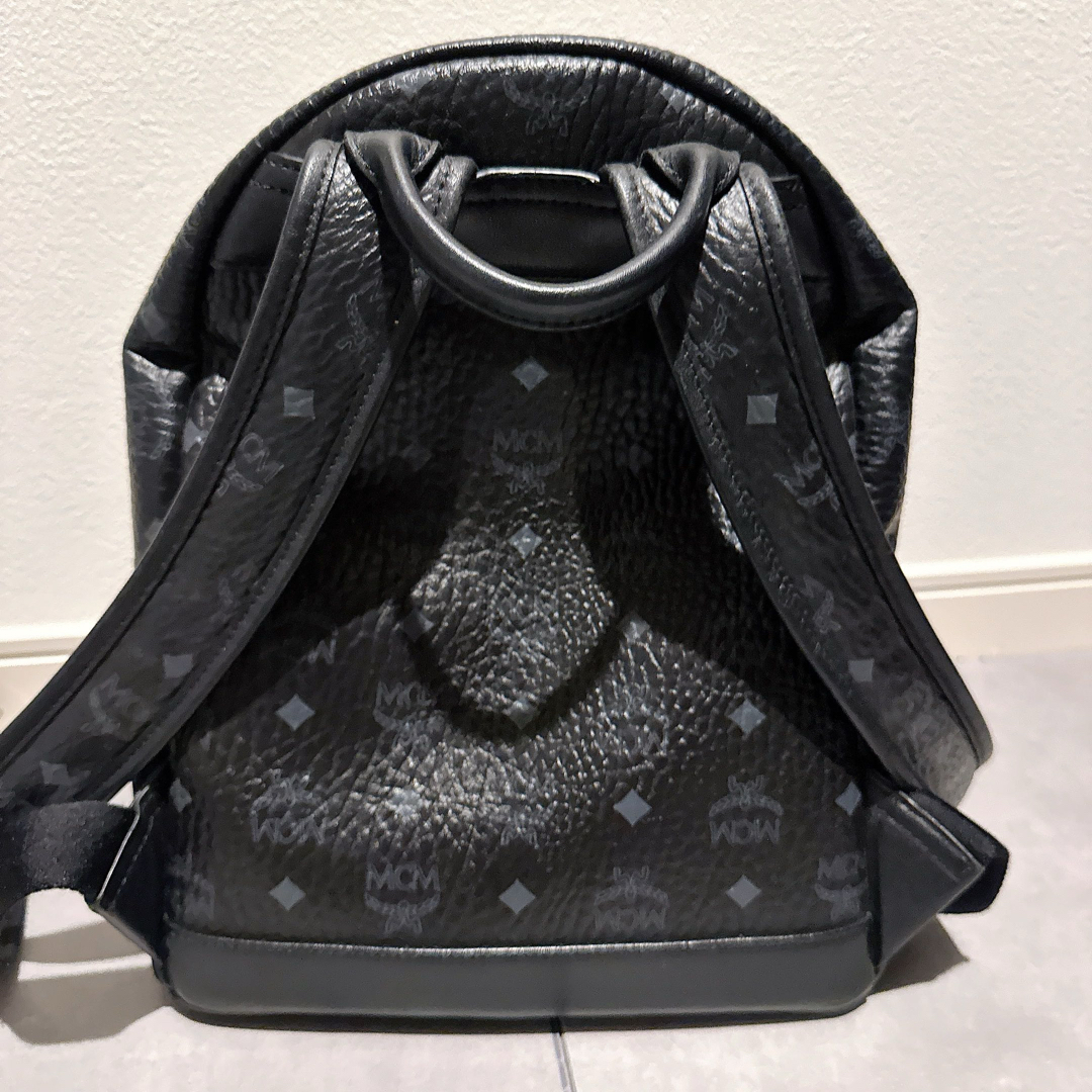 MCM - MCM スタッズリュック バックパック ブラックの通販 by ジュ