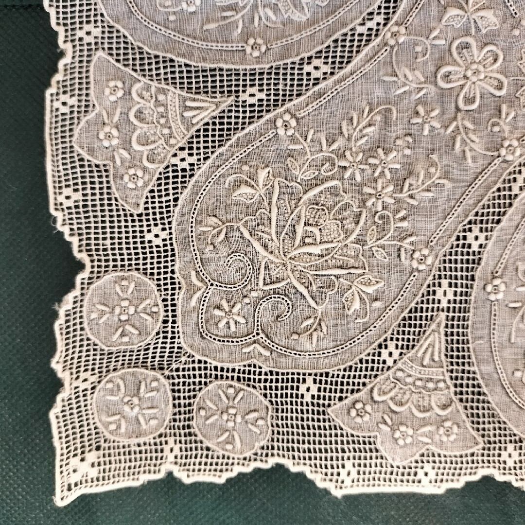 汕頭 刺繍 スワトウ ハンカチ SWATOWの通販 by ココリン's shop｜ラクマ