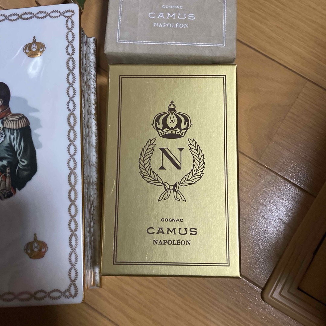未開封】CAMUS ナポレオンブック 白 陶器 シルバー ホワイトの通販 by‬