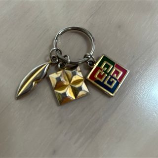 GIVENCHY（キーホルダー）のフリマアイテム一覧