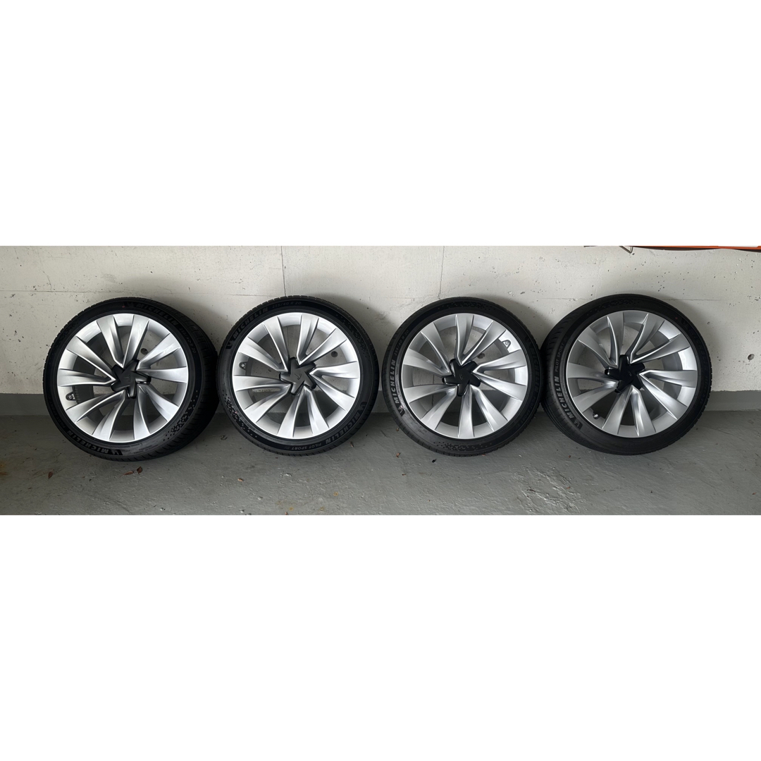 TESLA - テスラ モデルY2025 20インチ タイヤホイールセット 255/40R20