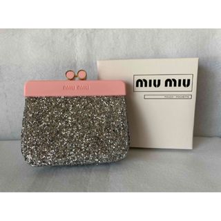 MIU MIU（ポーチ ・ シルバー/銀色系）のフリマアイテム一覧