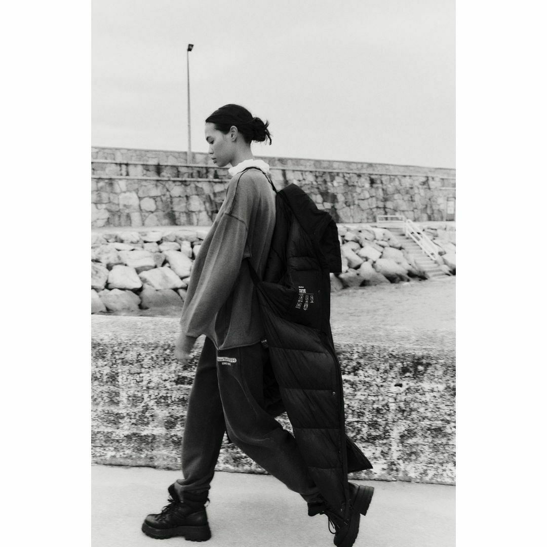 ZARA - 新品ZARAショルダーバンド付オーバーサイズ防水ダウンコートSの