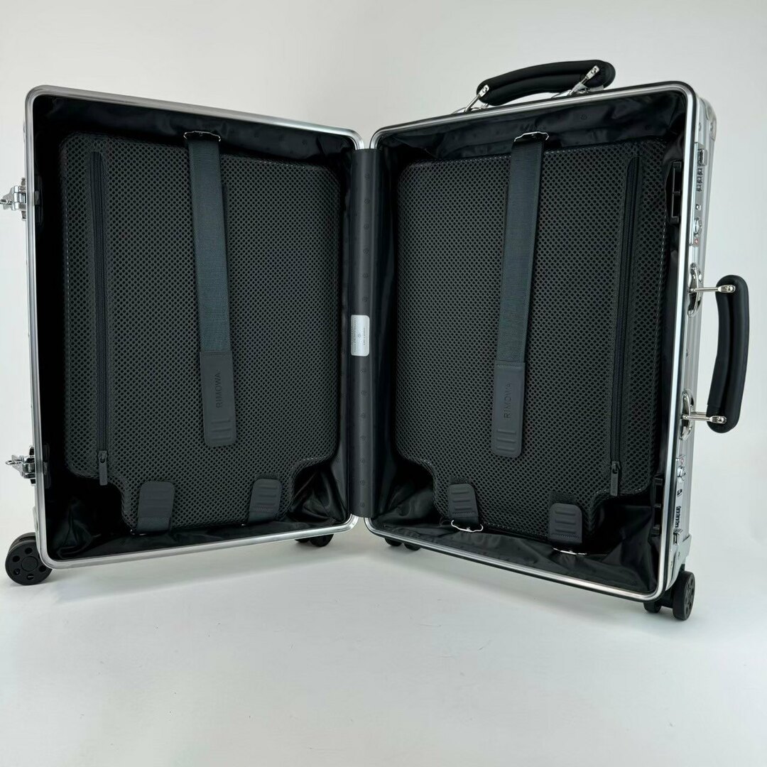 RIMOWA - 新品未使用 RIMOWA リモワ Classic Cabin S Silver 33L