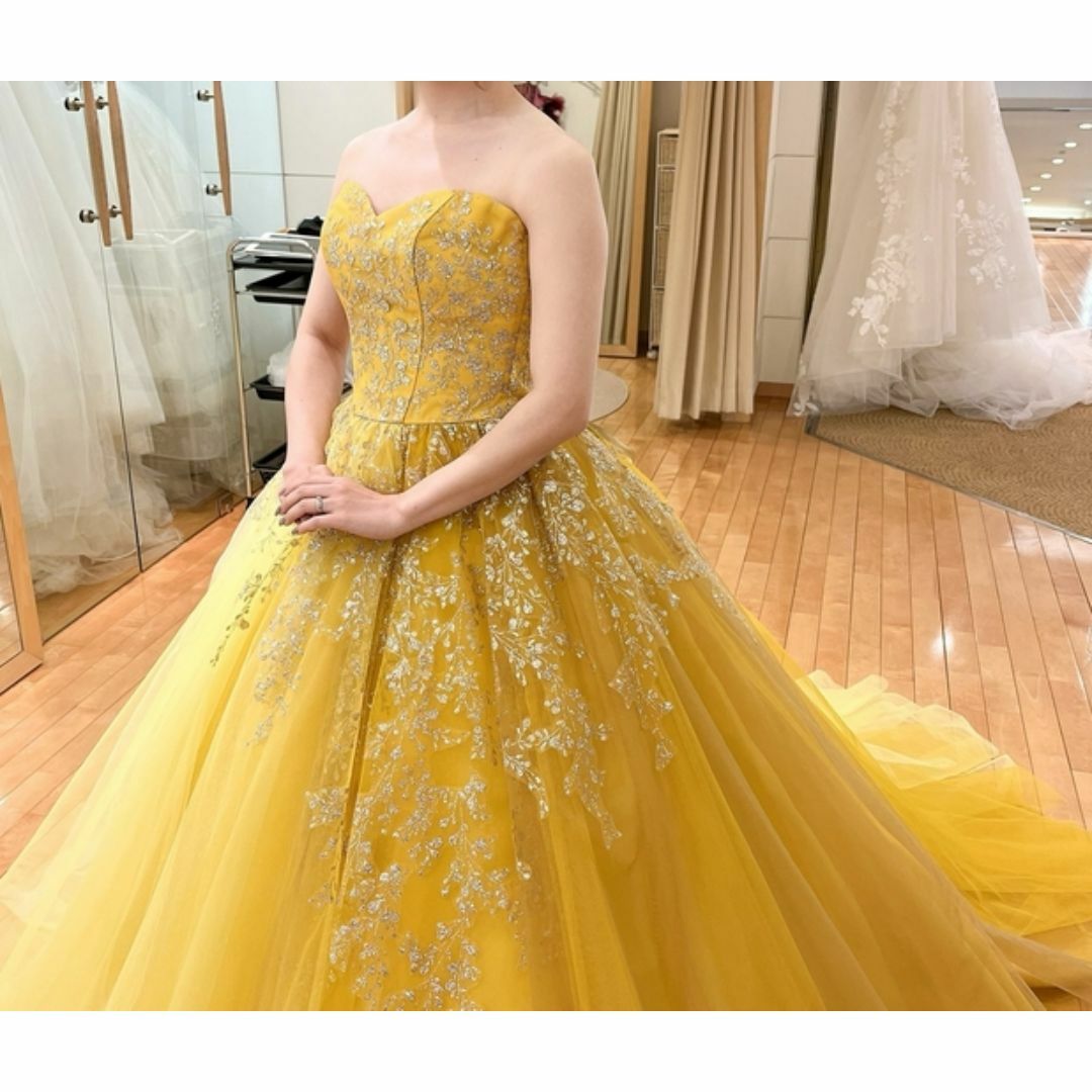 カラードレス イエロー ベアトップ グラデーション キラキラ光る刺繍
