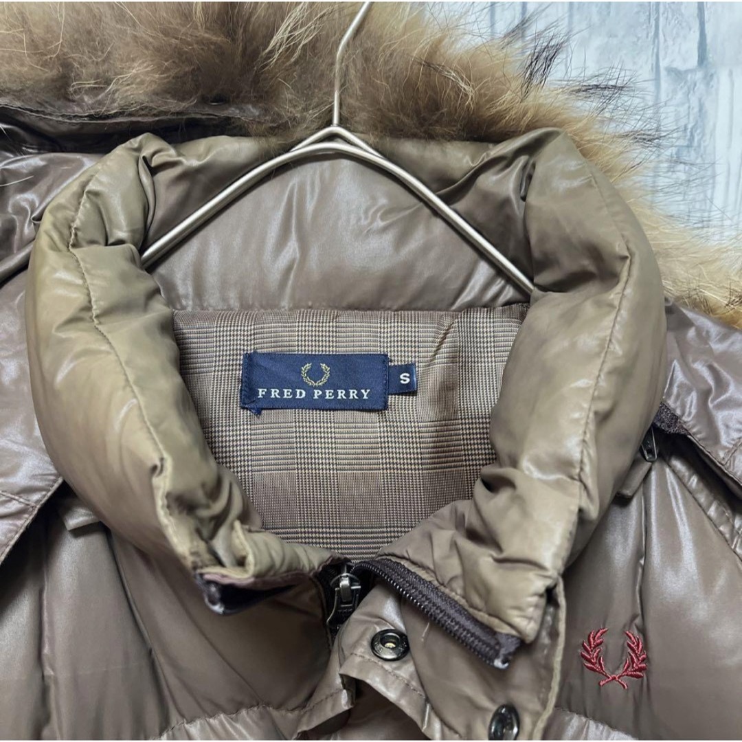 FRED PERRY - フレッドペリー ダウンジャケット 刺繍 コート ブラウン