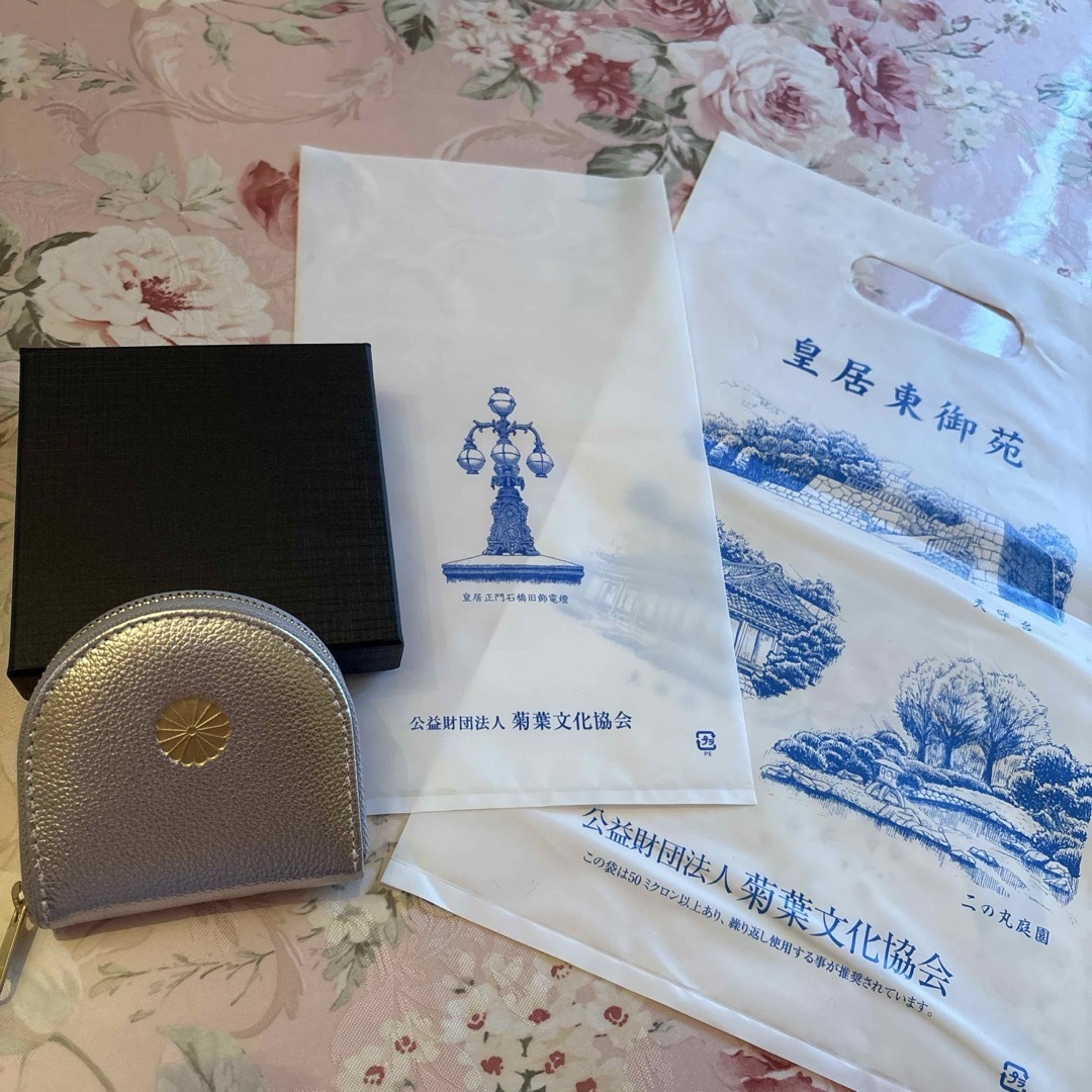 皇居限定❣️馬蹄型小銭入れ🍒シルバー🍒財布🍒菊御紋🍒の通販 by