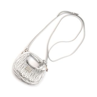 MIU MIU（ポーチ ・ シルバー/銀色系）のフリマアイテム一覧