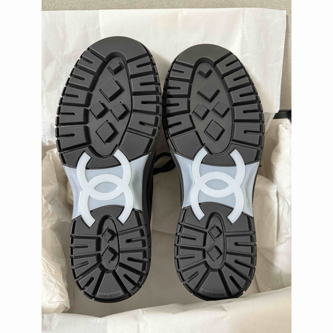 CHANEL - 値下げ！新品未使用 シャネル スニーカー 38 黒白 25B 超希少