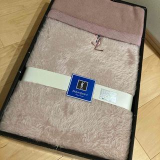 Yves Saint Laurent（毛布）のフリマアイテム一覧