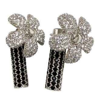 LOEWE（ピアス ・ シルバー/銀色系）のフリマアイテム一覧