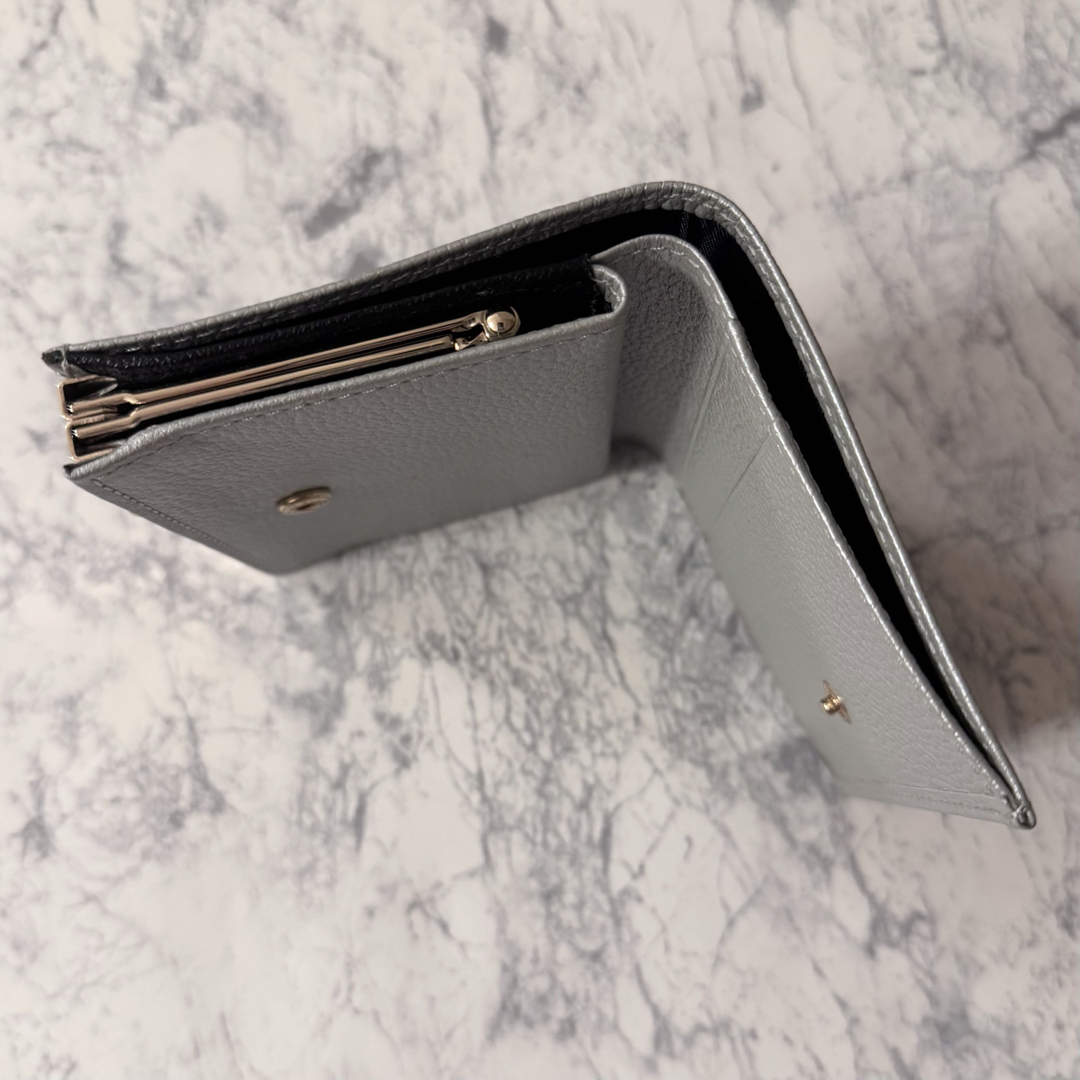 皇居限定 がま口 二つ折り財布 シルバー 銀色 菊紋 牛革 レザー 皇居