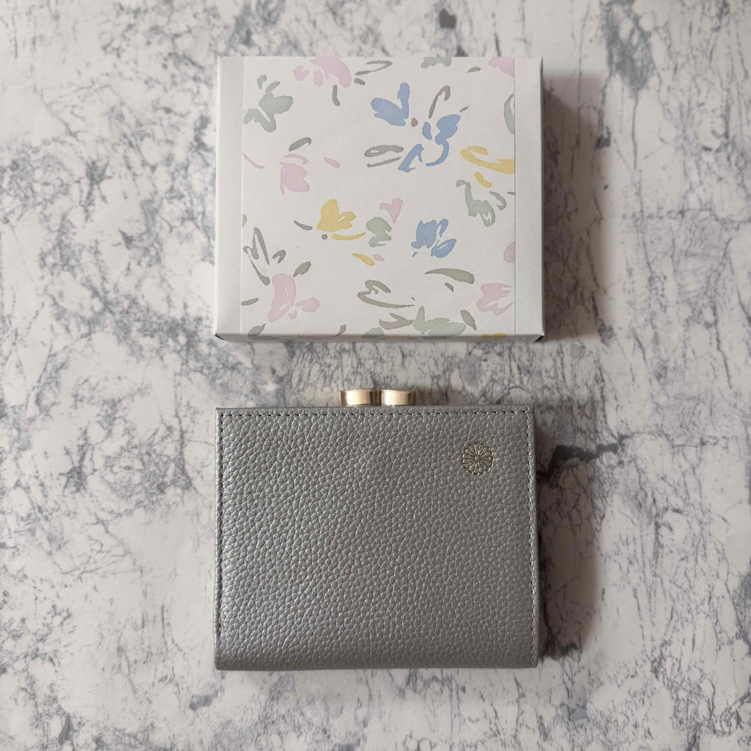 皇居限定 がま口 二つ折り財布 シルバー 銀色 菊紋 牛革 レザー 皇居