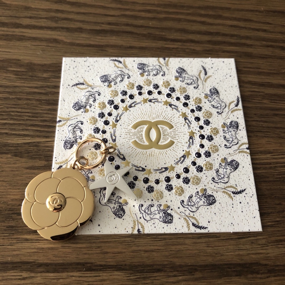 CHANEL - シャネル 2025 ホリデー チャーム カメリア コメット