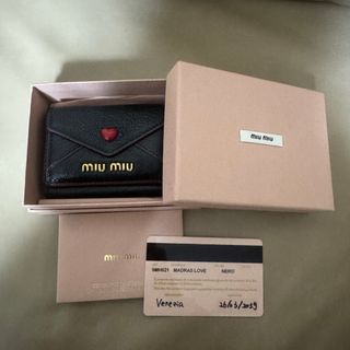 MIU MIU（財布）のフリマアイテム一覧