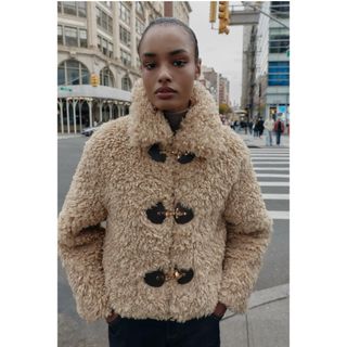 ZARA - ZARA トグルボタンフェイクファージャケット Lの通販 by