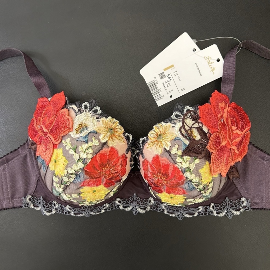 Wacoal - 新品タグ付き サルート 93g 上下セット E65の通販 by みい's