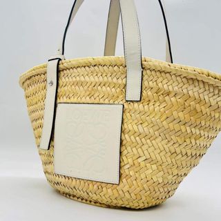 LOEWE（かごバッグ/ストローバッグ ・ ホワイト/白色系）のフリマ