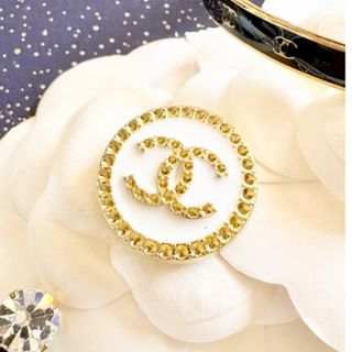 CHANEL（ブローチ/コサージュ ・ ホワイト/白色系）のフリマアイテム一覧