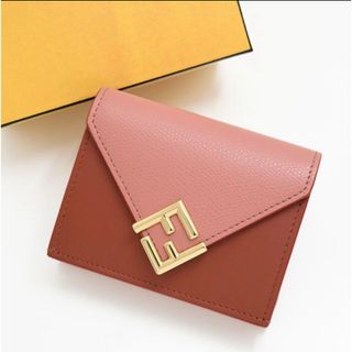 FENDI（財布 ・ ゴールド/金色系）のフリマアイテム一覧
