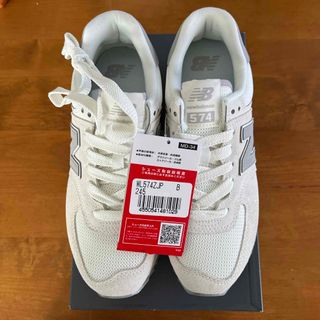 New Balance（スニーカー ・ グレー/灰色系）のフリマアイテム一覧