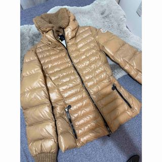 MONCLER（ダウンジャケット ・ ベージュ系）のフリマアイテム一覧