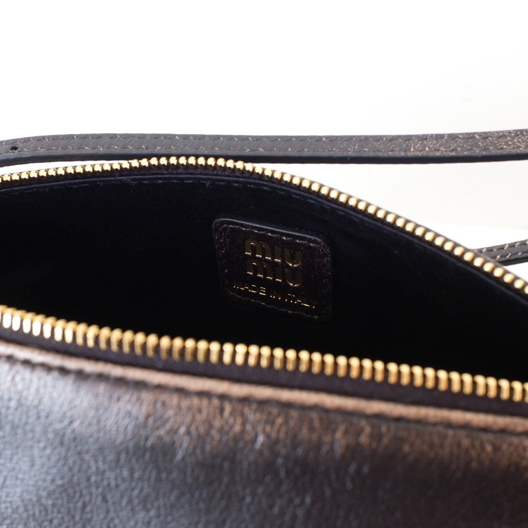 MIU MIU - 新品正規品 Miu Miu ナッパレザー ポーチの通販 by cak