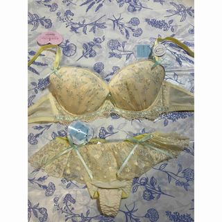 Wacoal - 新品希少！D75サルート88店舗限定 イエロー ブリジットの通販