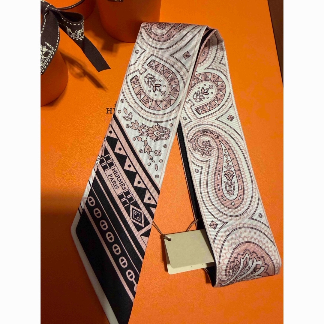 HERMES - エルメス ツイリー 《シュヴァル・ドゥ・クール・バンダナ