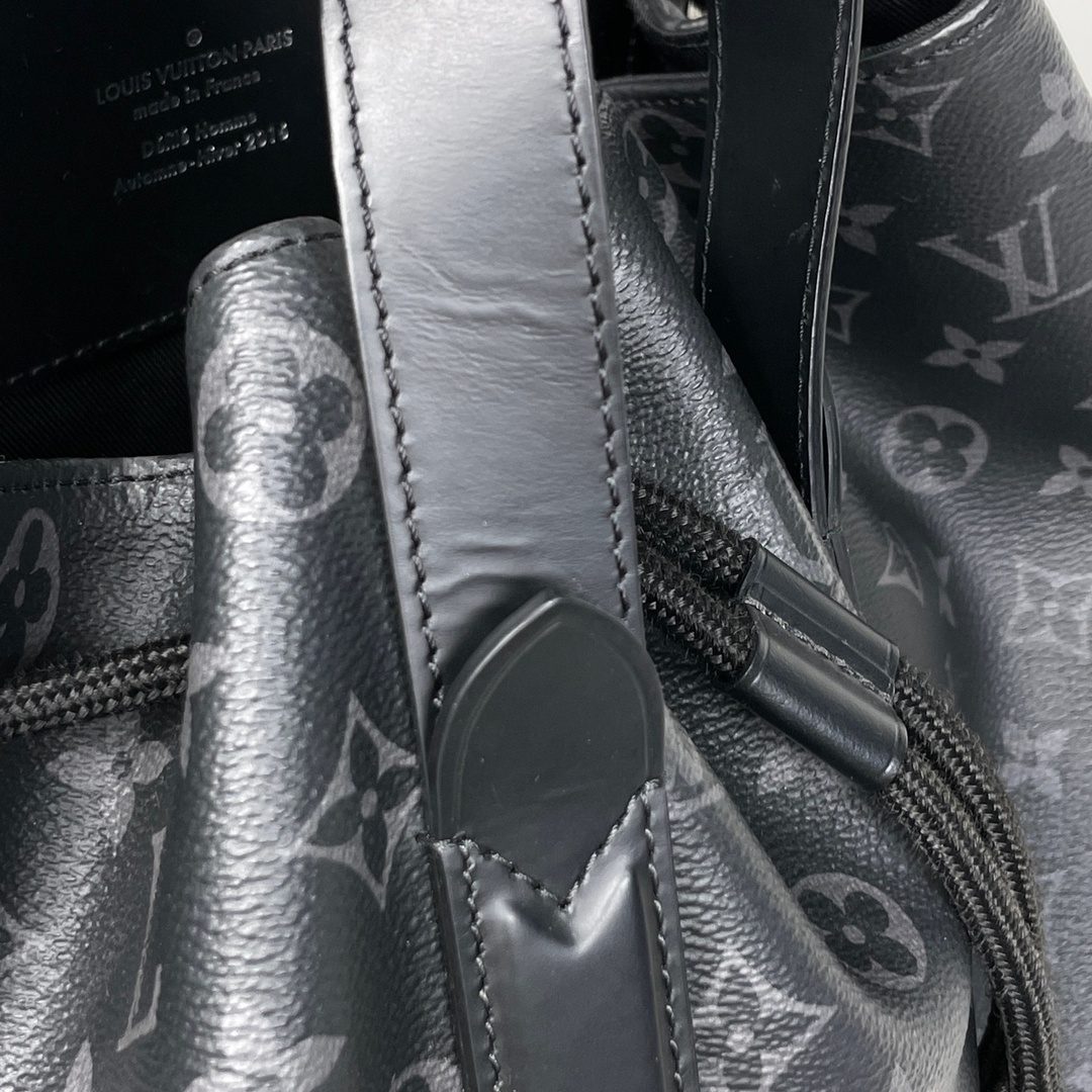 LOUIS VUITTON - ルイ・ヴィトン エクスプローラー メンズ 【中古】の