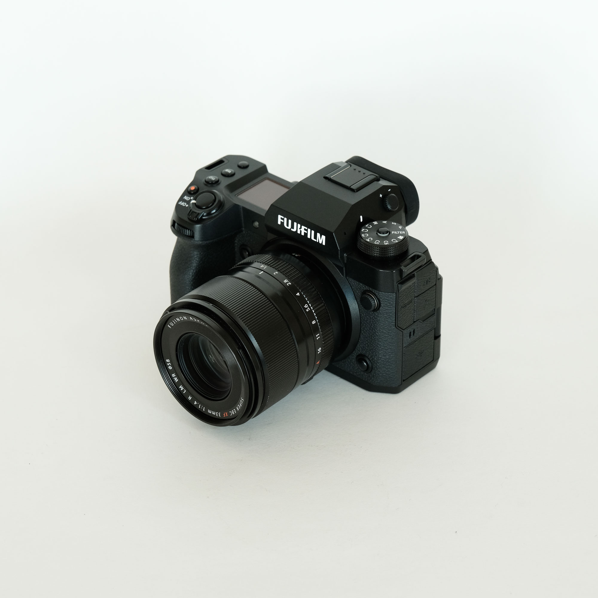 FUJIFILM XF33mmF1.4 R LM WRを徹底解説。愛用者レビュー・作例付き