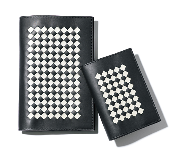 ボッテガ・ヴェネタ〉のノートカバーほか3点を紹介。 | &Selection