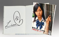 9043] 「伊織もえ 直筆サイン入チェキ「ヤングキング」」