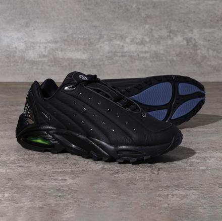 国内3月3日/7日/7月7日発売予定】ドレイク/ノクタ × ナイキ ホット