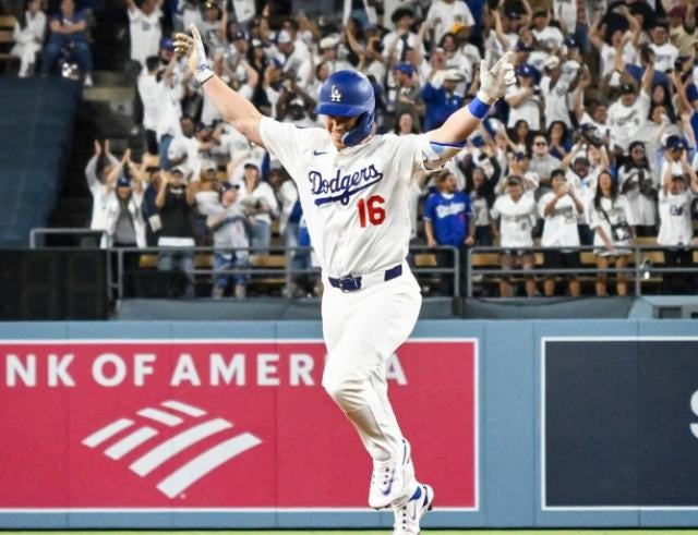 ドジャース・ウィル・スミスが延長阻止の一打！ダイヤモンドを回る感動