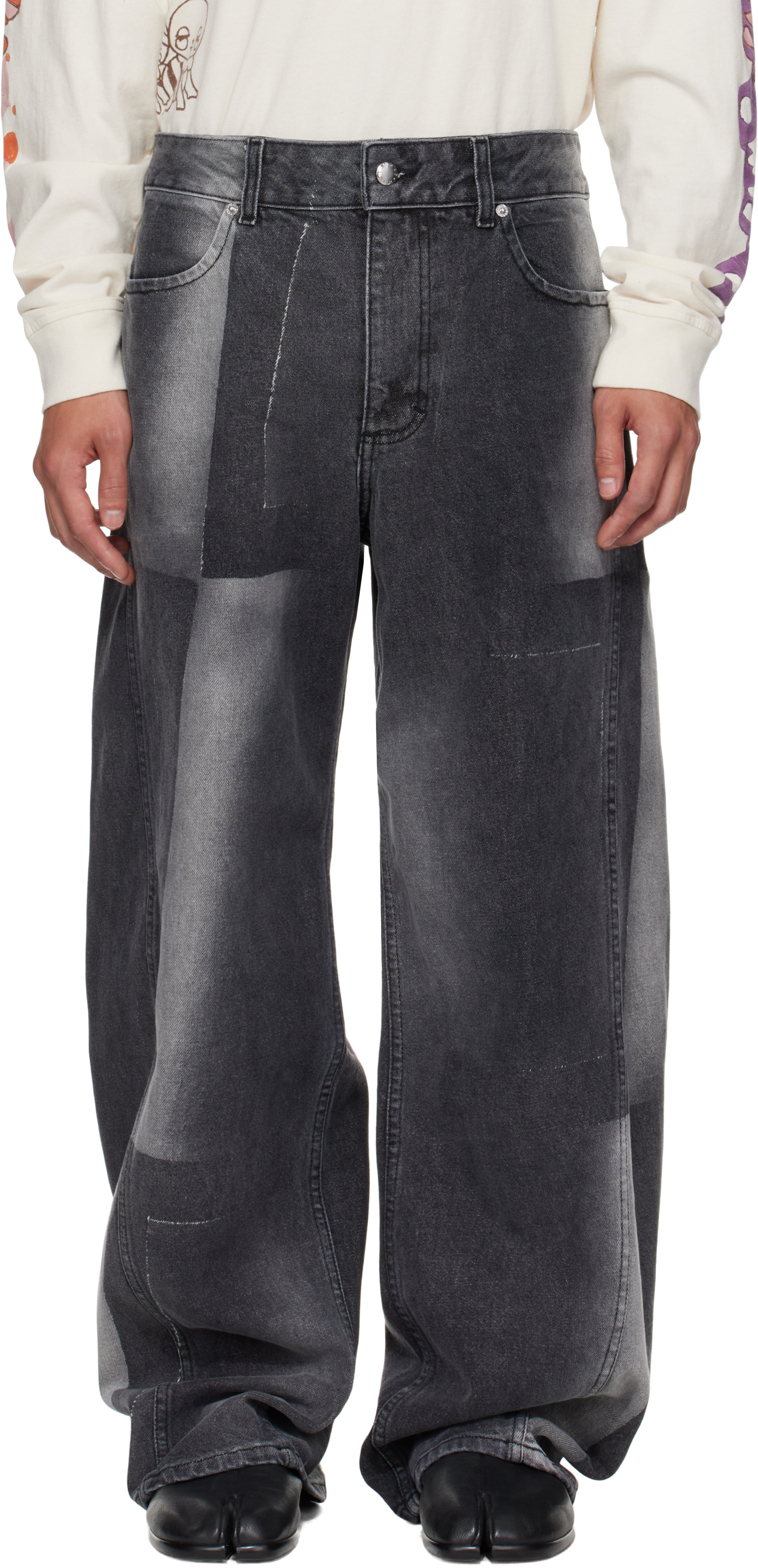 Eckhaus Lattaのグレー Bend ジーンズがセール中