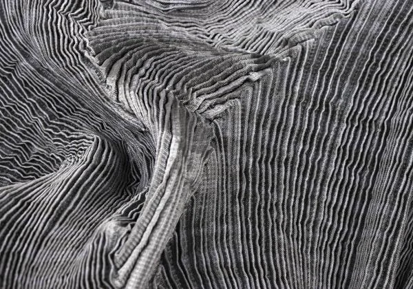 イッセイミヤケISSEY MIYAKE 3Dスチームストレッチプリーツ