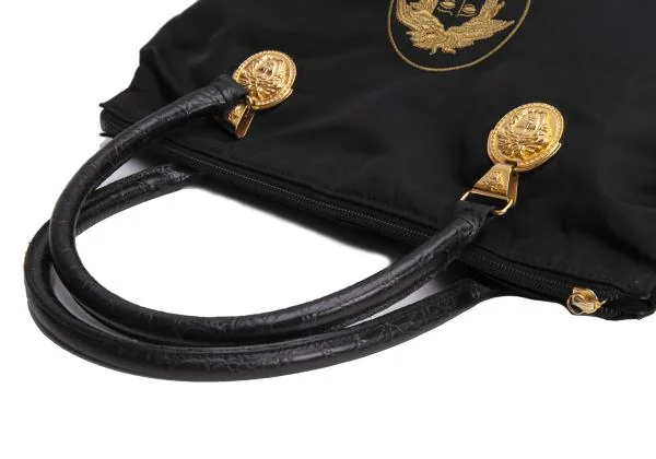 ジャンニヴェルサーチGIANNI VERSACE メデューサ刺繍切替ナイロン