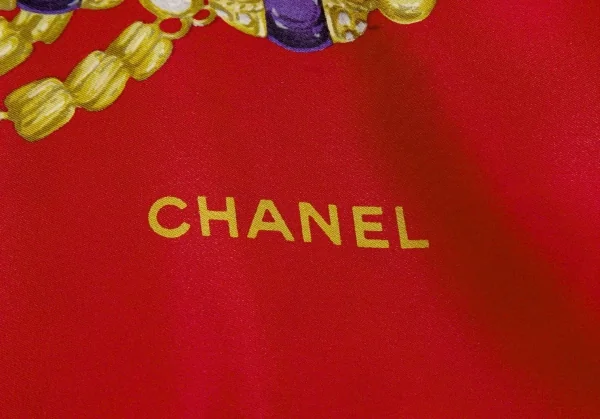 シャネルCHANEL 宝石チェーンプリント大判スカーフ 赤 (K-109630)